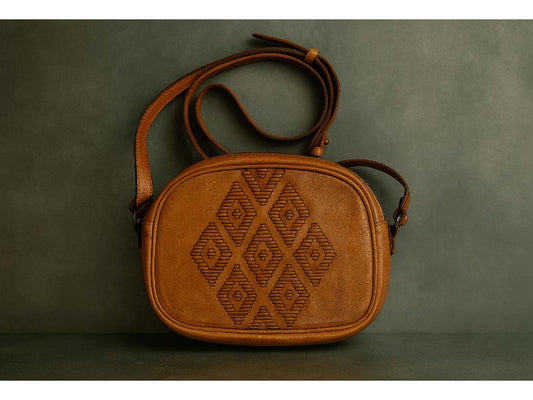 7 Benefits of Buying Women's Leather Bags Online in Australia