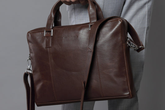 Why Modern Professionals Are Buying Leather Laptop Bags Online Over Other Materials
