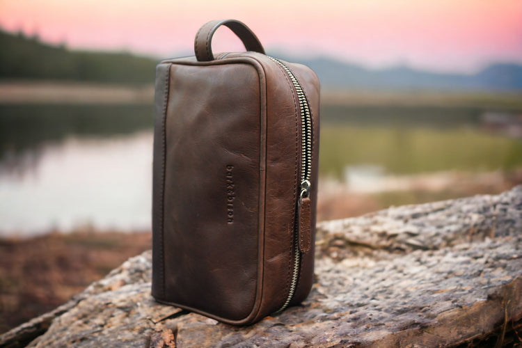 Leather Toiletry Bags That Make Packing for Weekend Getaways Effortless